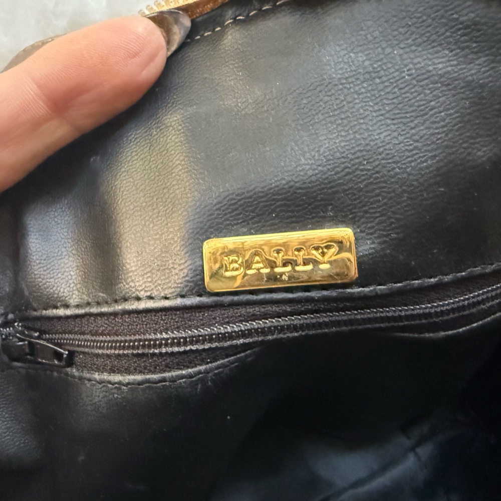 Vintage Bally Quilted Gold Metallic Leather shoulder or backpack Bag - Picture 7 of 9